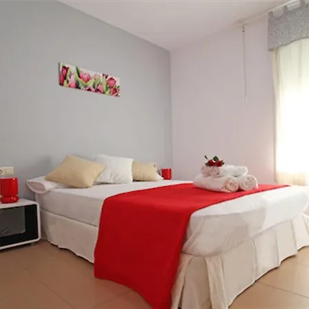 Stunning 4 Bedroom In Apartment *